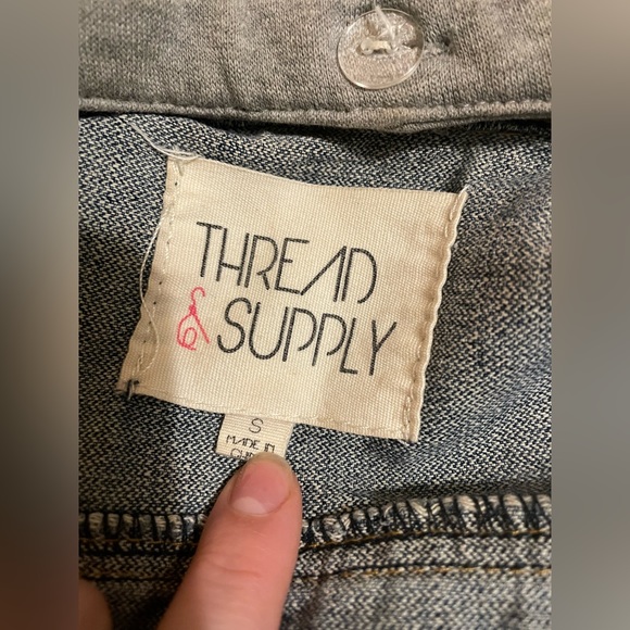 Cropped Jean jacket with detachable hood - Picture 9 of 11